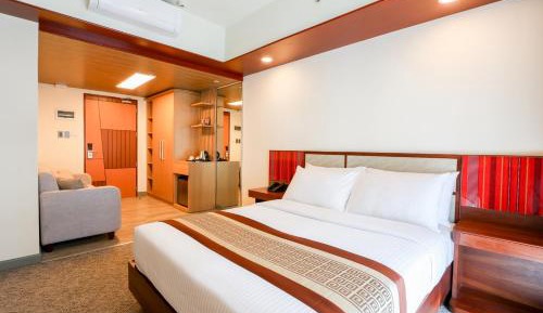 Deluxe Queen Room