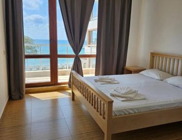 One-Bedroom Apartment with Sea View