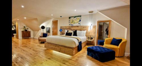 Deluxe King Suite