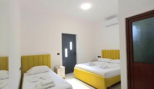 Deluxe Double Room (2 Adults + 1 Child)