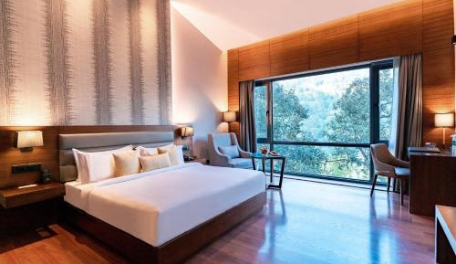 Lake View Luxury Rooms With Balcony