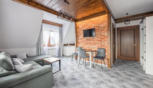 Apartment with Mountain View