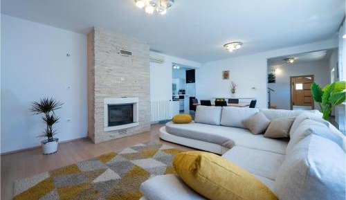 Three-Bedroom Holiday Home 