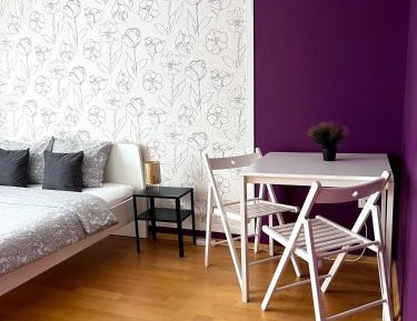 Queen Room with Balcony and Shared Bathroom