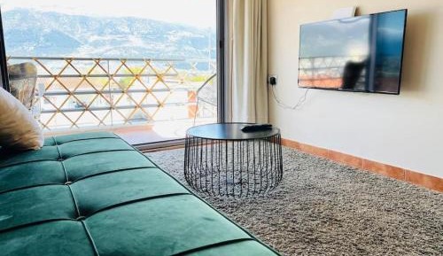 Apartment with Lake View