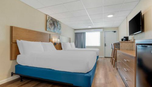 Queen Room with Two Queen Beds and Water View - Non-Smoking