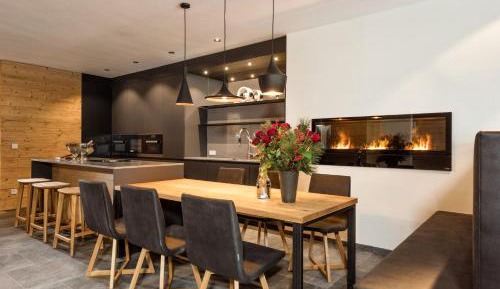 Luxury Three-Bedroom Apartment (6 Adults) with Sauna and Patio