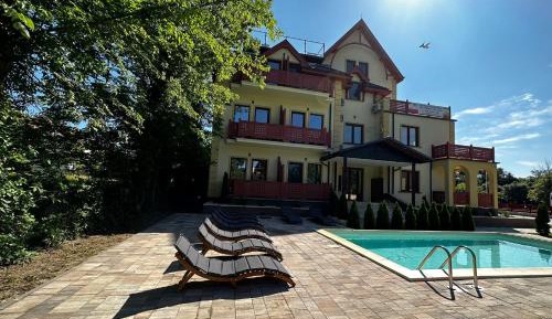 Apartment with Lake View