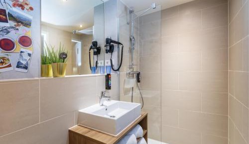 Premium Queen Room with Kitchenette