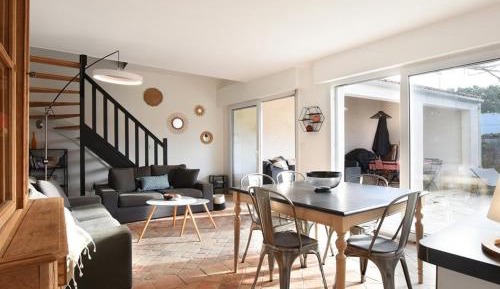 Holiday Home (6 Adults)