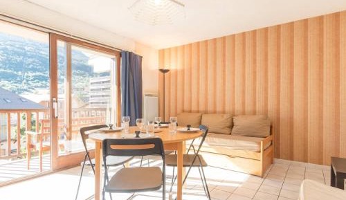 Apartment (6 Adults)