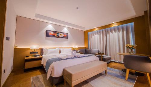 Deluxe King Suite - Non-Smoking