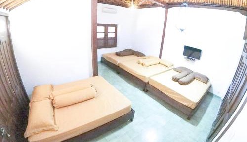 Quadruple Room with Private Bathroom