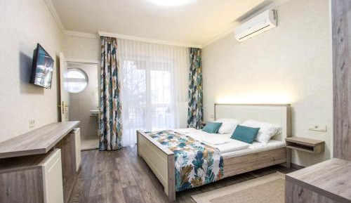 Standard Queen Room