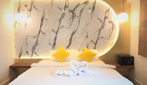 Deluxe Double Room (2 Adults + 1 Child)