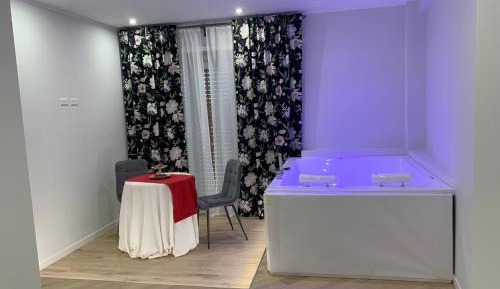 Suite with Hot Tub