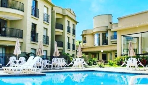 Apartment with Pool View 