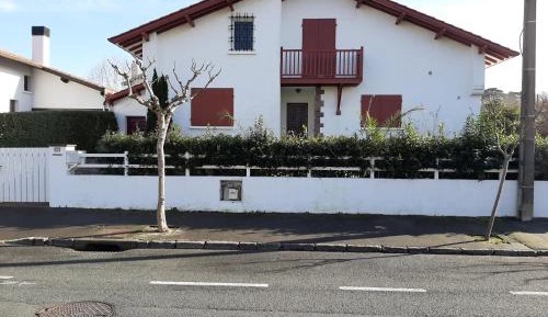 Holiday Home (12 Adults)
