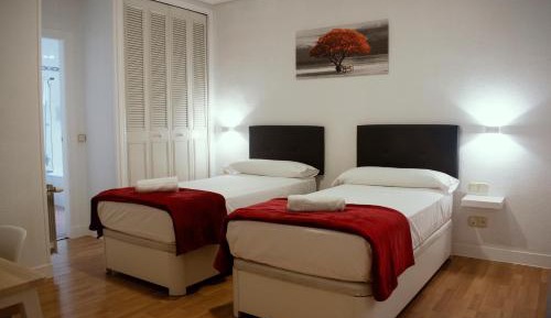 Twin Room with Private Bathroom