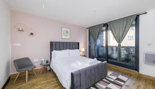 Standard Double Room with Shared Bathroom