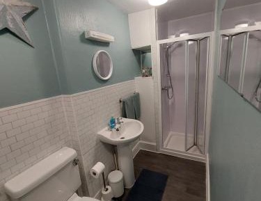 Apartment with Shower