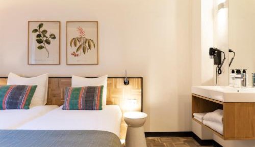 Bleecker Comfort Room