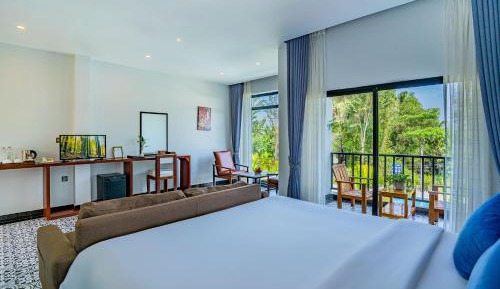 Luxury Double Bedroom Pool View - Free Shuttle to Town