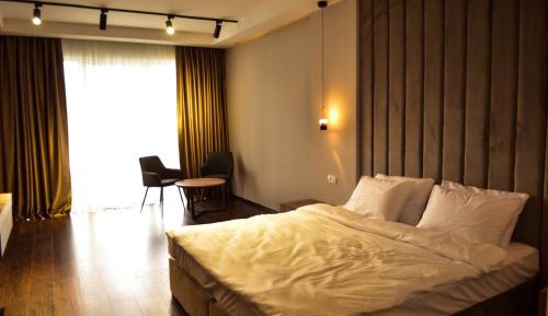 Suite with Lake View