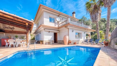 Villa with Garden View