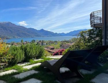 Three-Bedroom Apartment with Lake View
