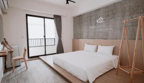 Queen Room with Balcony