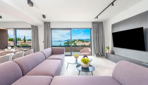 Penthouse Apartment with Balcony and Sea View