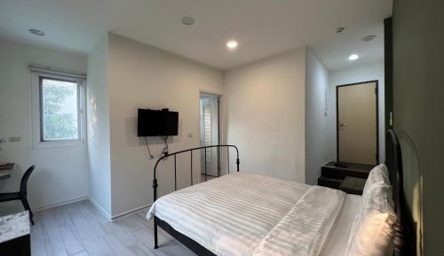 Deluxe Double Room with Shower