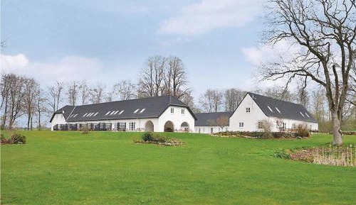 Twenty-Bedroom Holiday home
