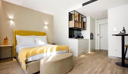Deluxe Apartment