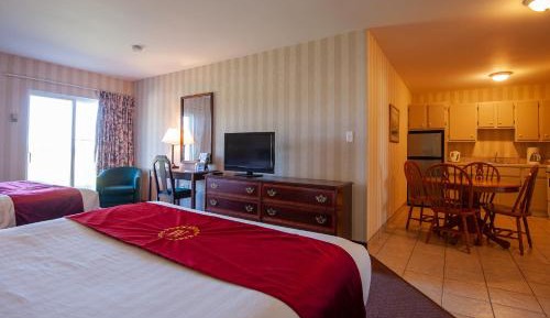 Queen Room with Two Queen Beds and Kitchenette