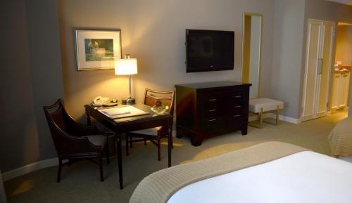 Deluxe 1 King Bed, Non-Smoking