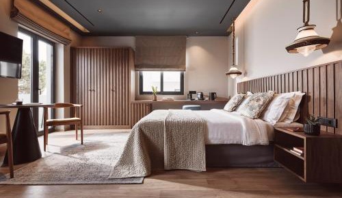 Deluxe Double Room with Side Sea View