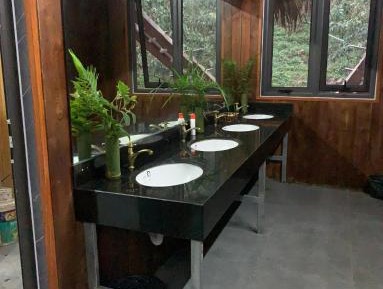 10-Bed Mixed Dormitory Room