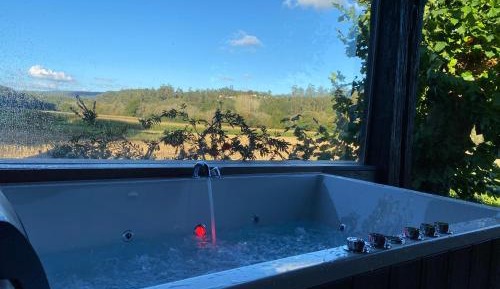 Superior Apartment with Hot Tub