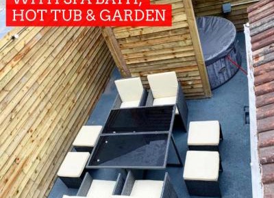 Delux apartment with hot tub in garden