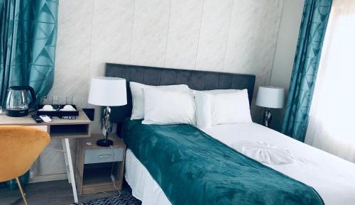 Queen Room with Pool View