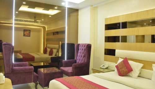 Luxury Suite With Bathtub Free Wi-Fi and 1 Complimentary Snack Basket