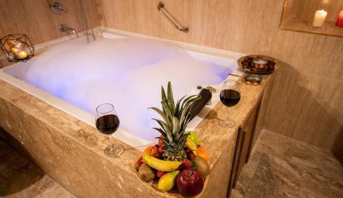 Royal Cave Suite with Jakuzzi