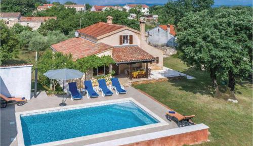 Three-Bedroom Holiday Home 