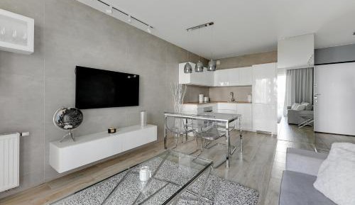Deluxe Apartment with Dedicated Parking Slot 