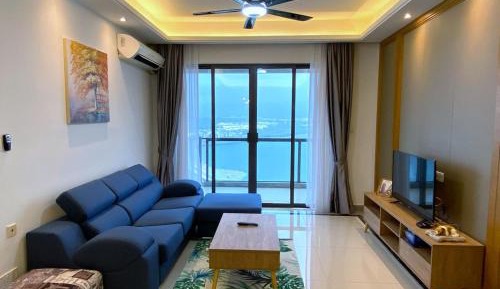 Three Bedroom Apartment with Seaview & Bathtub