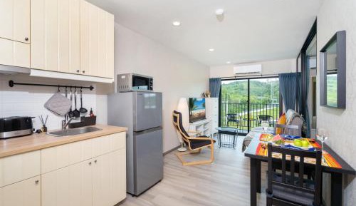 One-Bedroom Apartment with Pool View