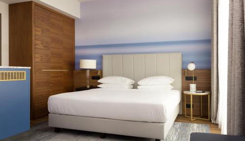 King Executive Suite with Club Lounge Access