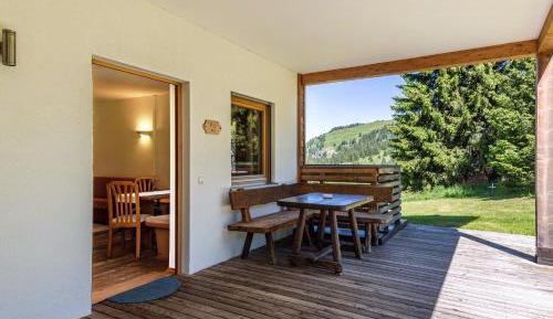 Superior One-Bedroom Apartment with Balcony